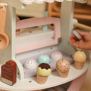 Wooden Ice Cream Shop With Cart — 10
