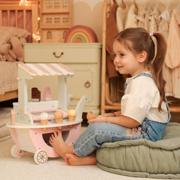 Wooden Ice Cream Shop With Cart — 13